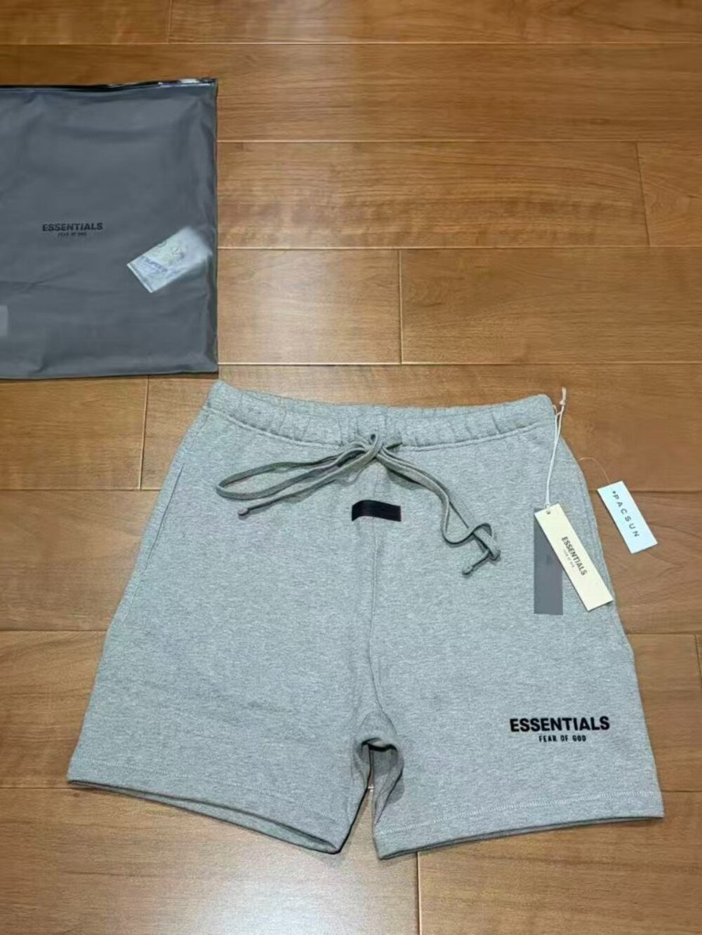 ESSENTIALS DARK OATMEAL SWEATSHORT SIZE Small